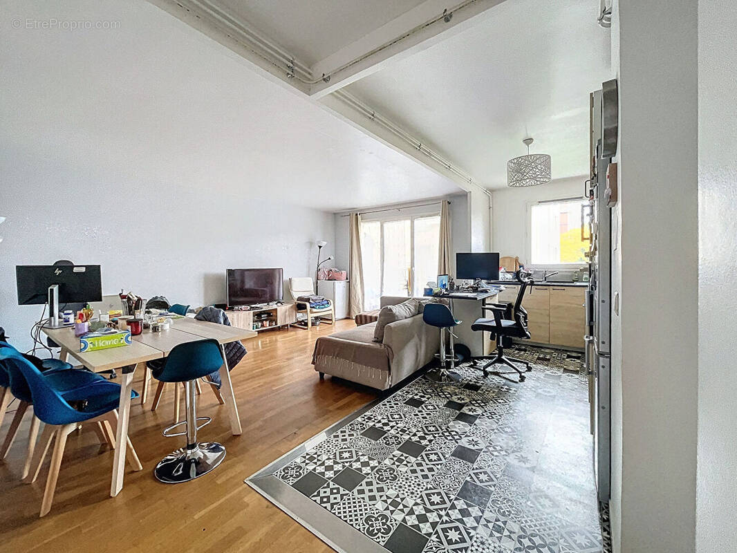 Appartement à COURBEVOIE