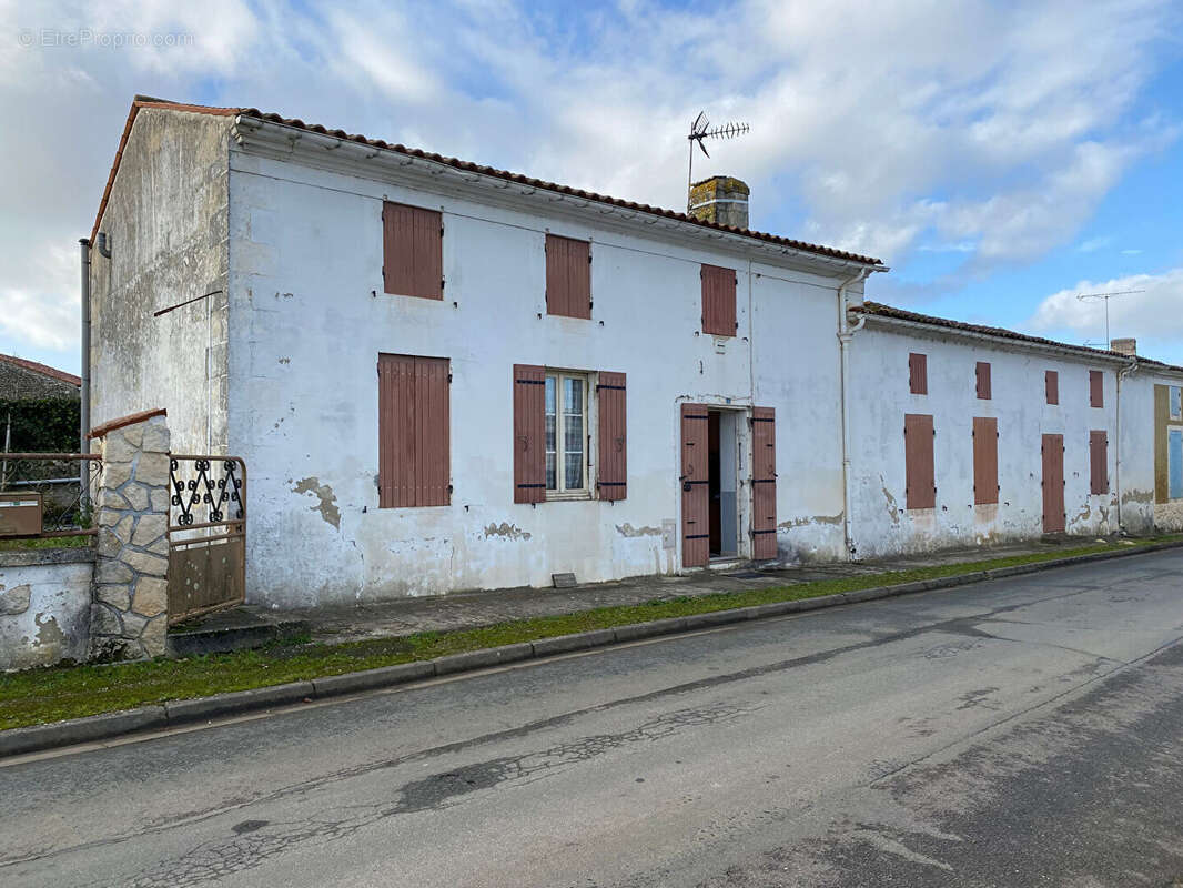 Maison à SAINTE-RADEGONDE