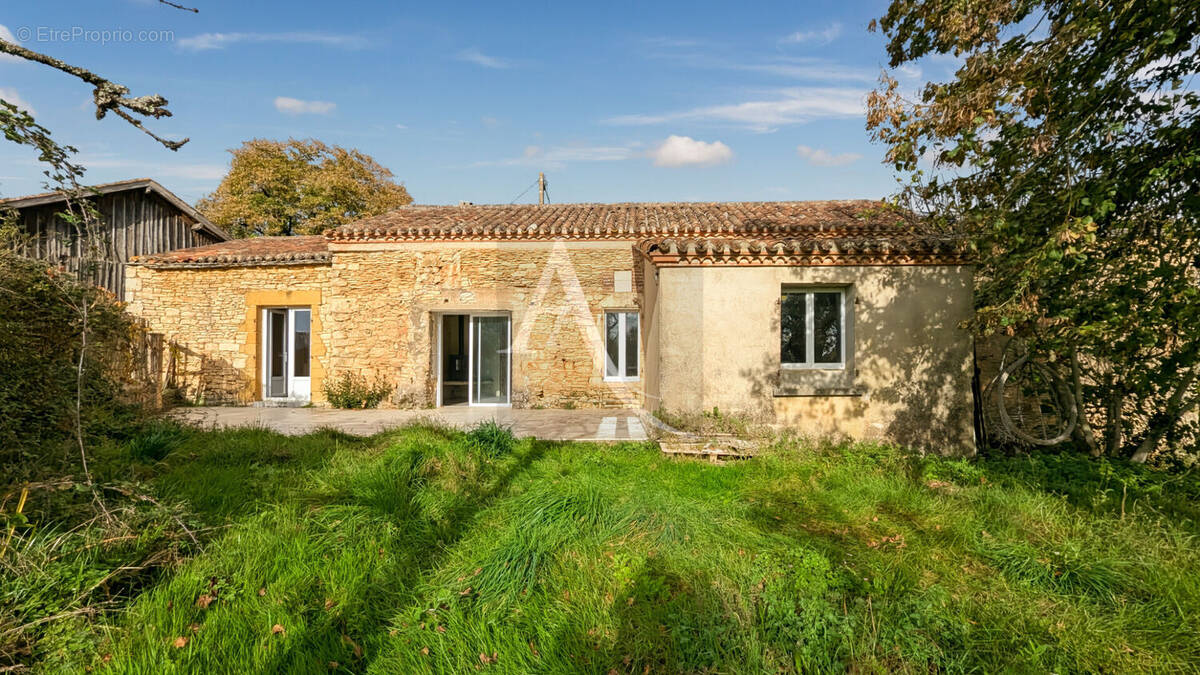 Maison à SAINT-FRONT-SUR-LEMANCE