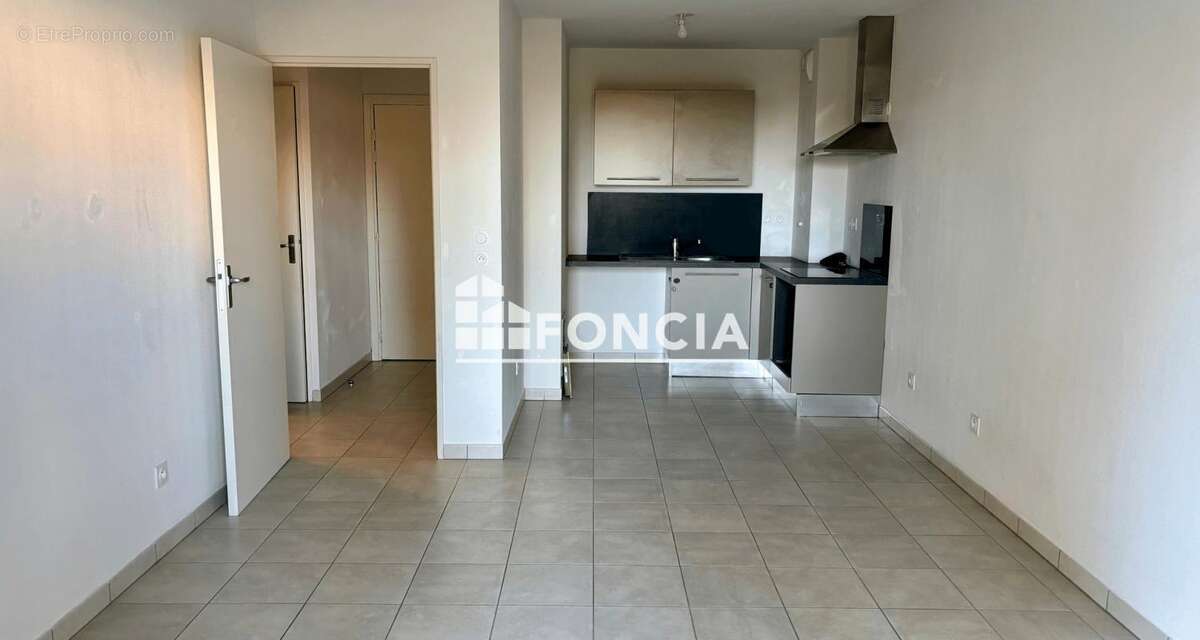 Appartement à ROQUEBRUNE-SUR-ARGENS