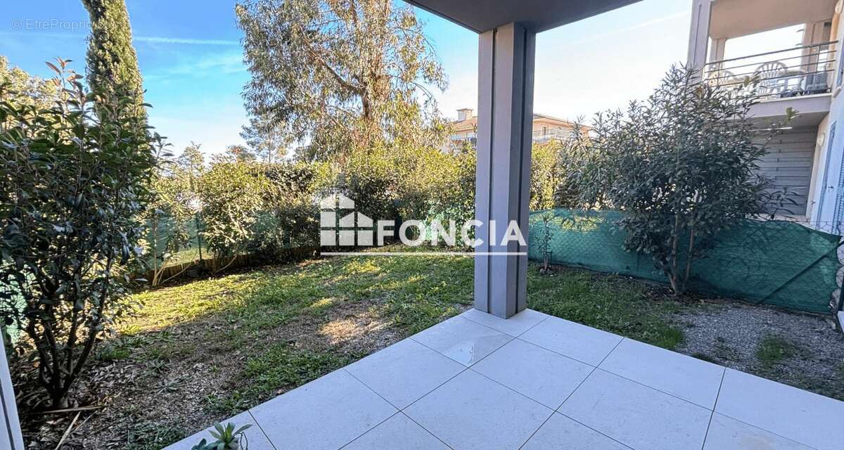 Appartement à ROQUEBRUNE-SUR-ARGENS