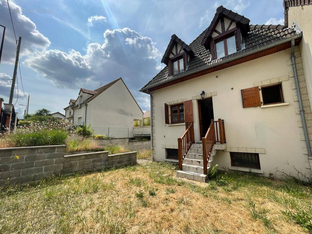 Maison à SARTROUVILLE