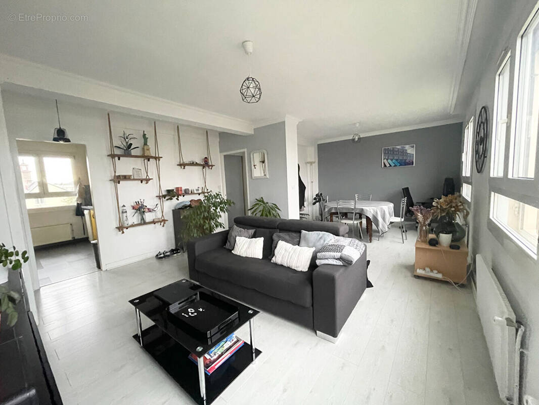 Appartement à SARTROUVILLE