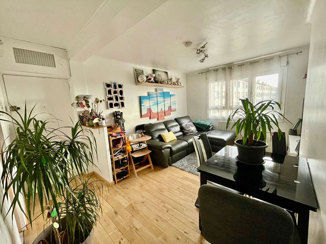 Appartement à SARTROUVILLE