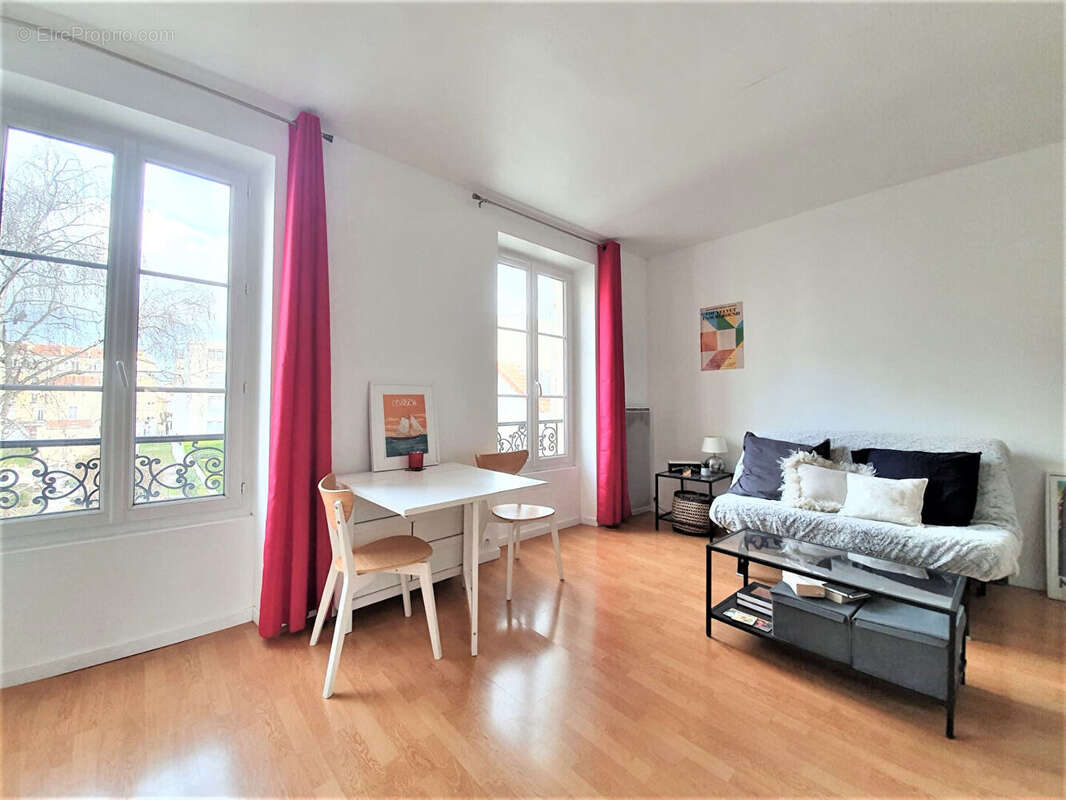 Appartement à COURBEVOIE