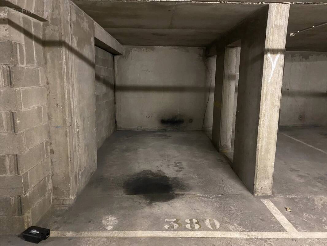 Parking à PARIS-10E