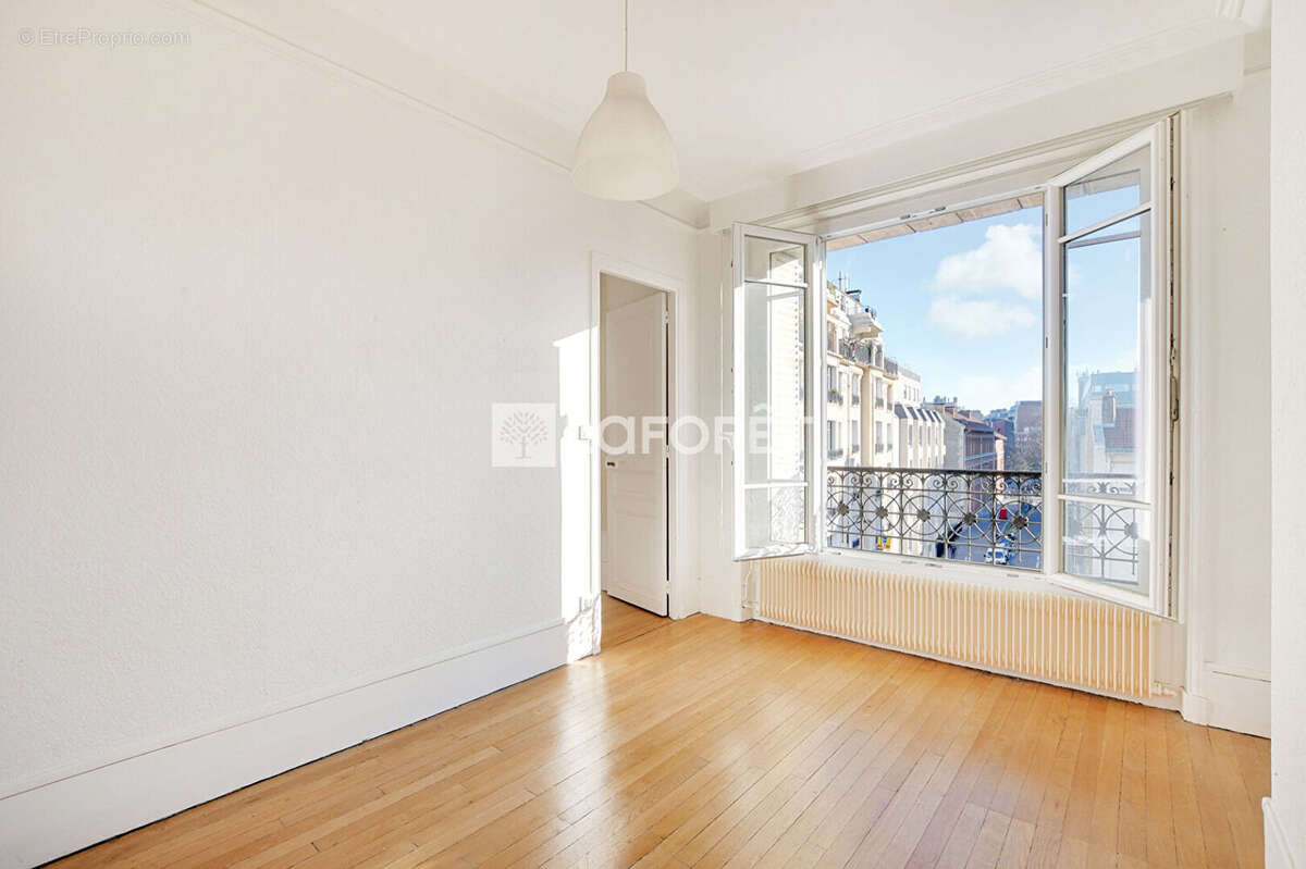 Appartement à PARIS-11E