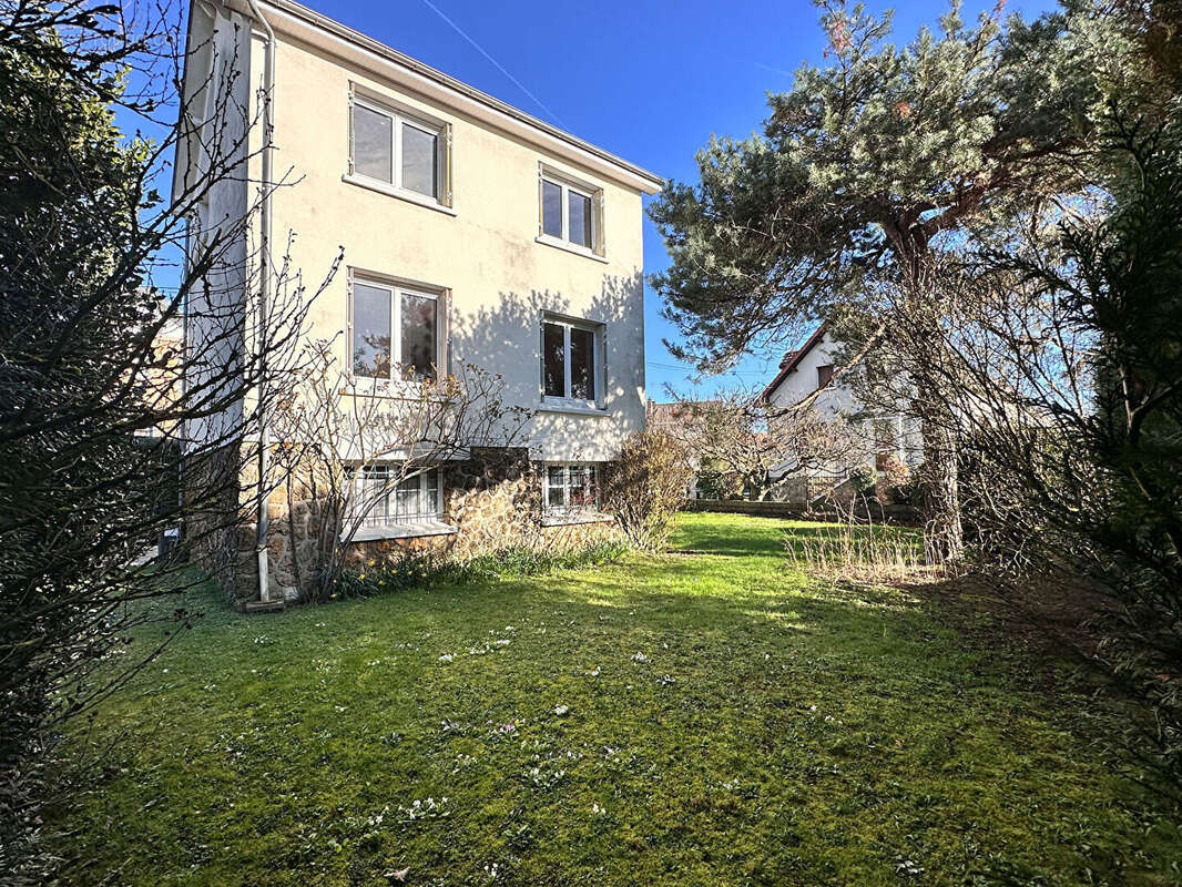 Maison à SAINT-CYR-L&#039;ECOLE