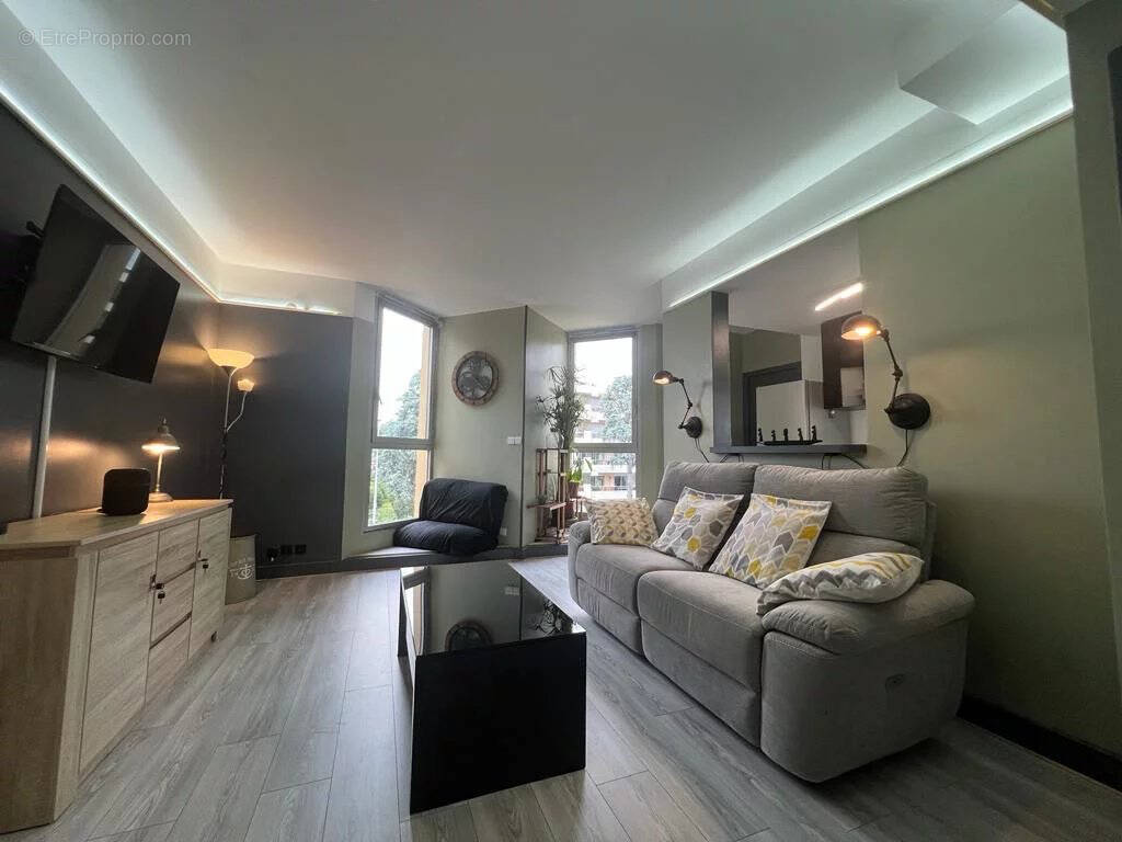 Appartement à SAINT-LAURENT-DU-VAR