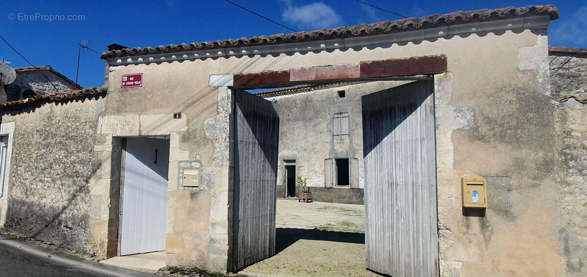 Maison à SAINT-CYBARDEAUX