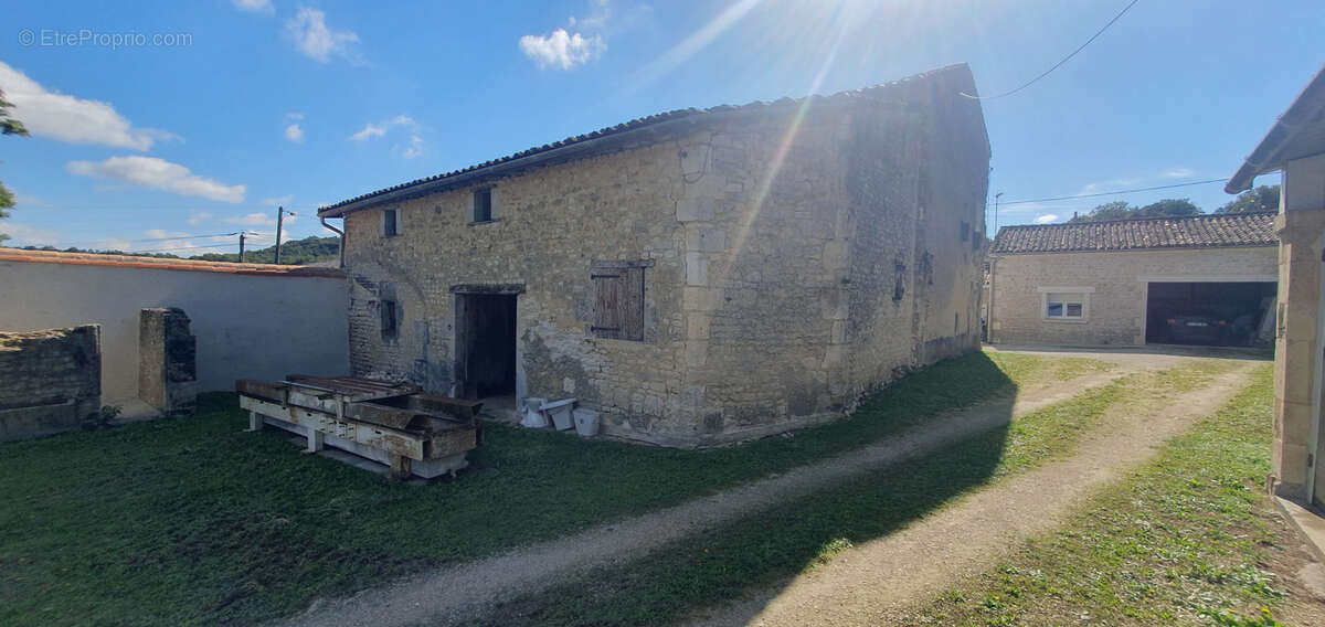 Maison à SAINT-CYBARDEAUX