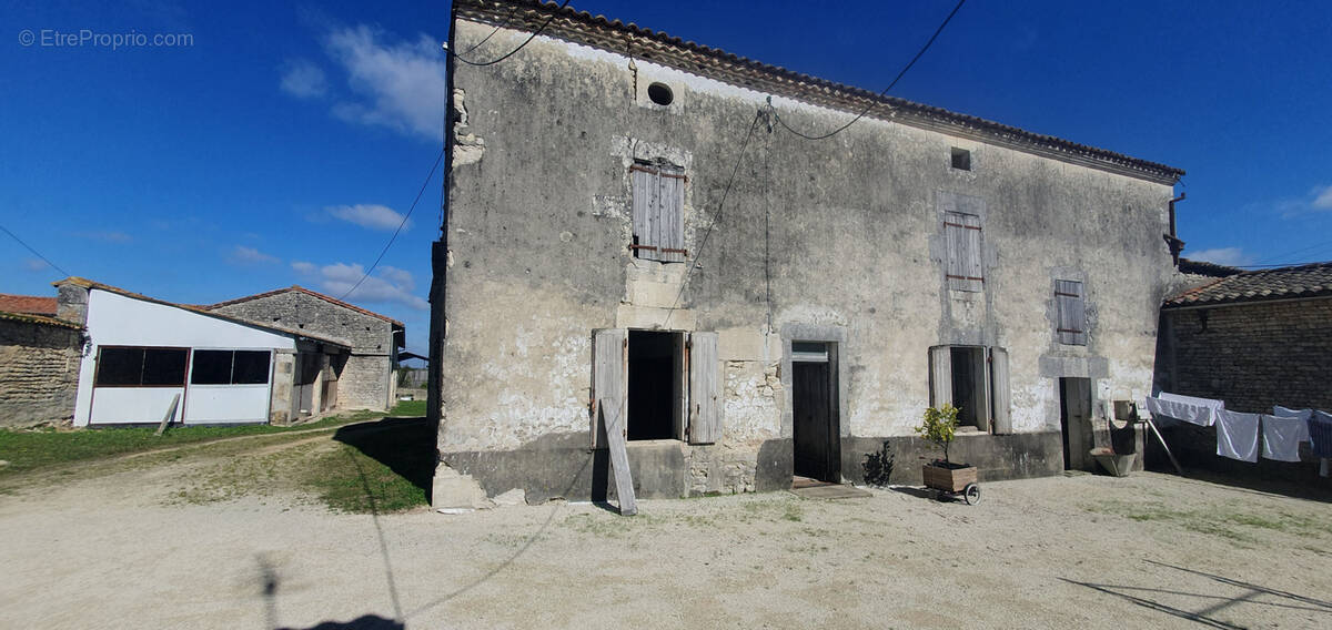 Maison à SAINT-CYBARDEAUX