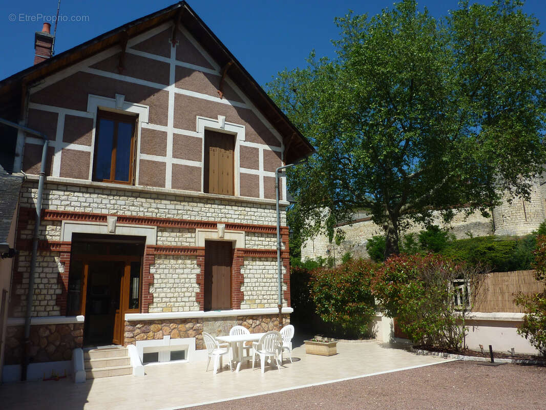 Maison à DUN-SUR-AURON