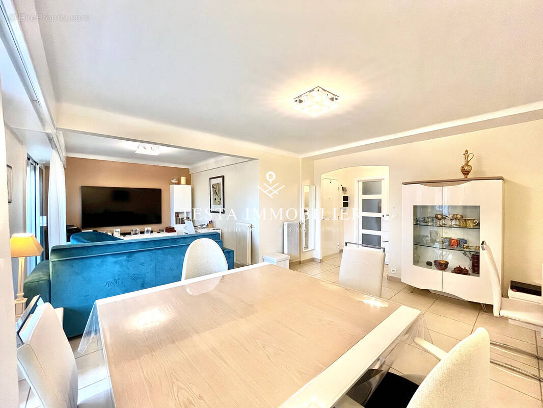 Appartement à ROQUEBRUNE-CAP-MARTIN