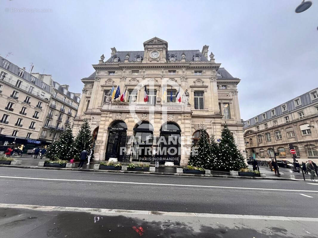 Mairie 75018 - Appartement à PARIS