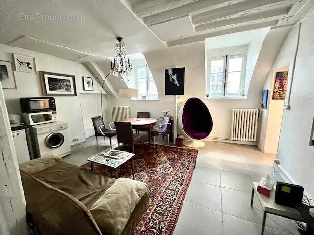 Appartement à PARIS-3E