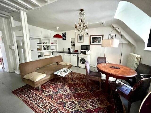 Appartement à PARIS-3E