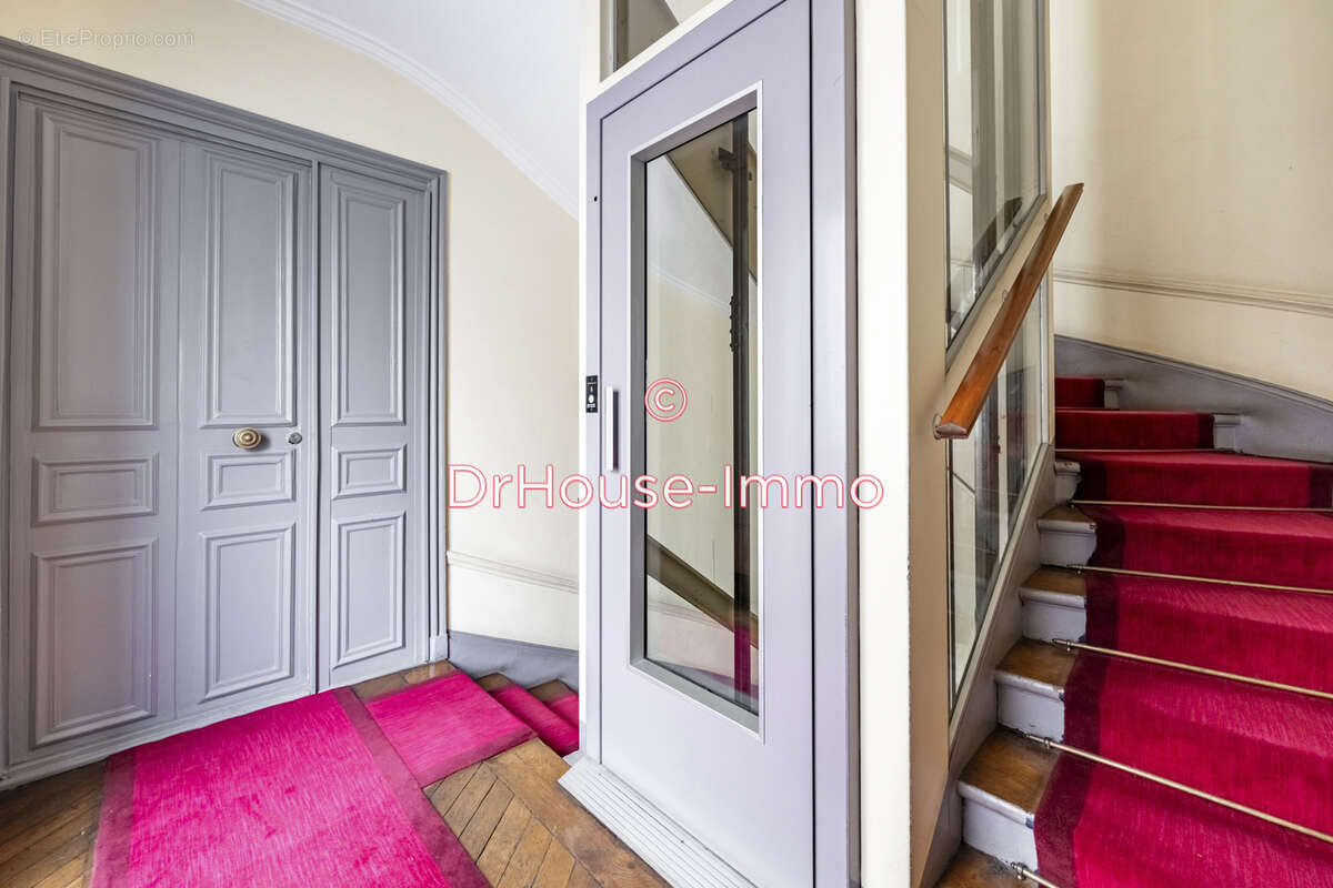 Appartement à PARIS-8E