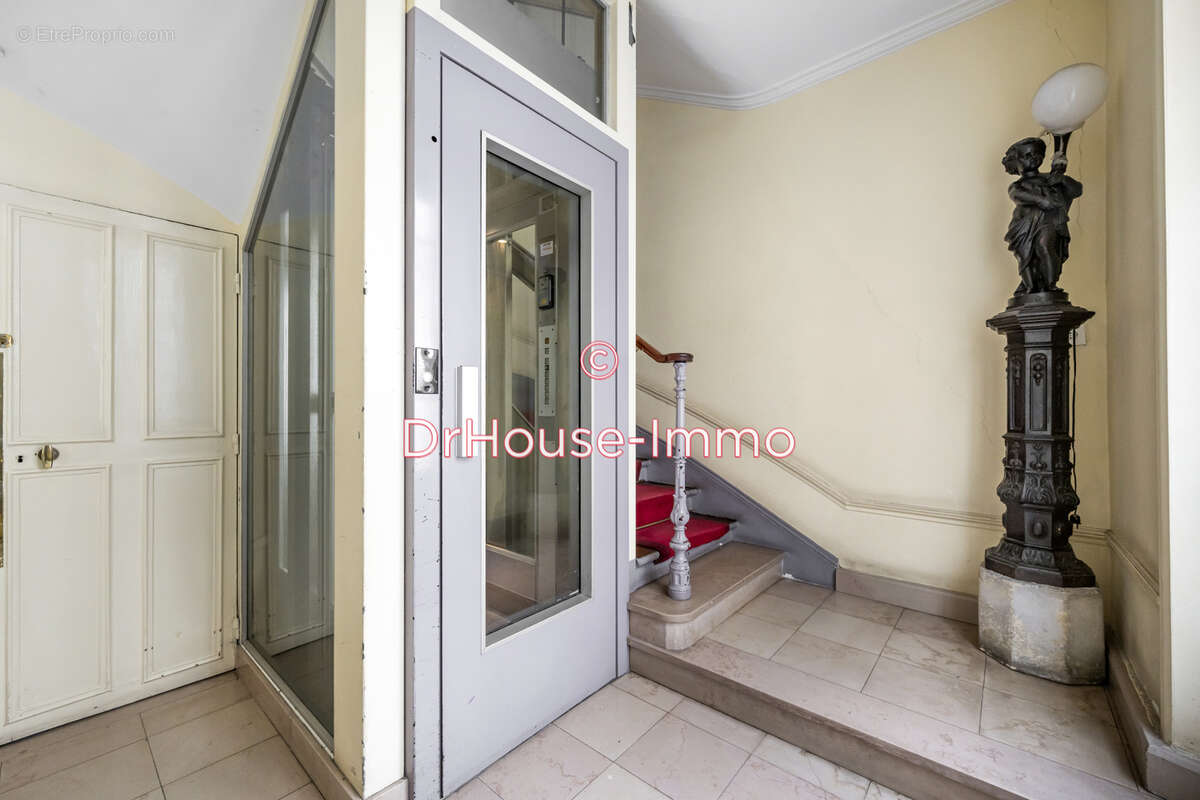 Appartement à PARIS-8E