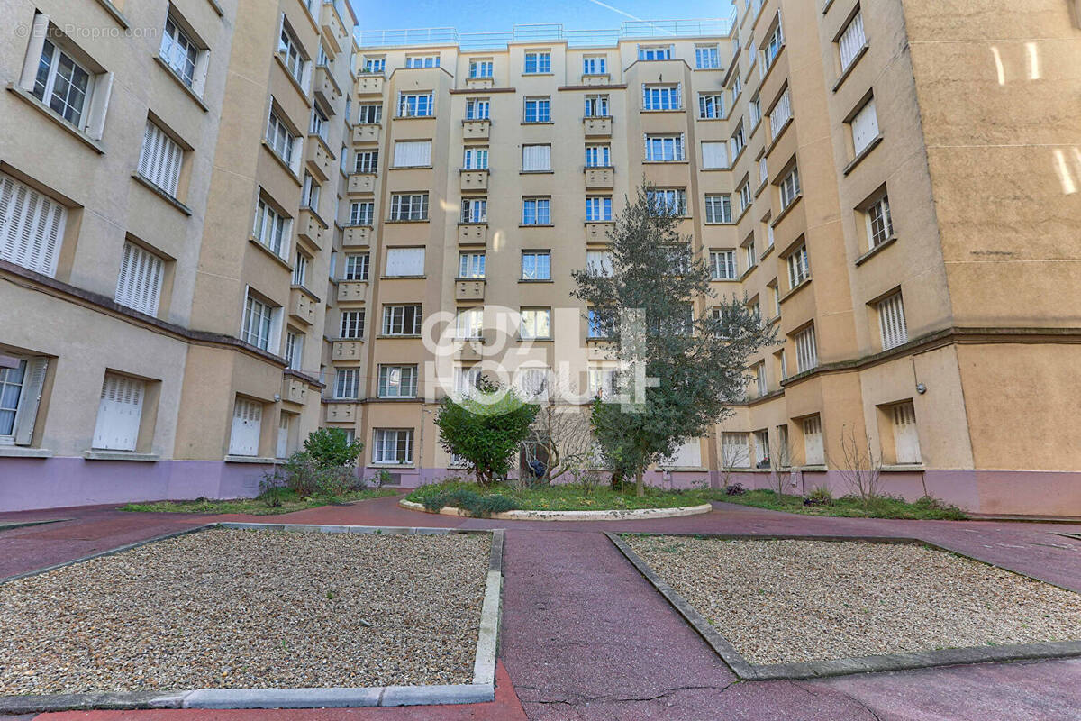 Appartement à COURBEVOIE