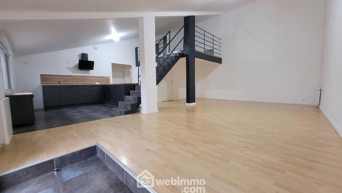 Entrez dans ce beau Loft de 99,61m², rénové en 2022 - Appartement à ANGLES