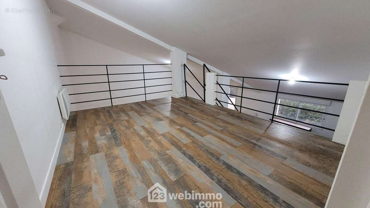 Une mezzanine - Appartement à ANGLES