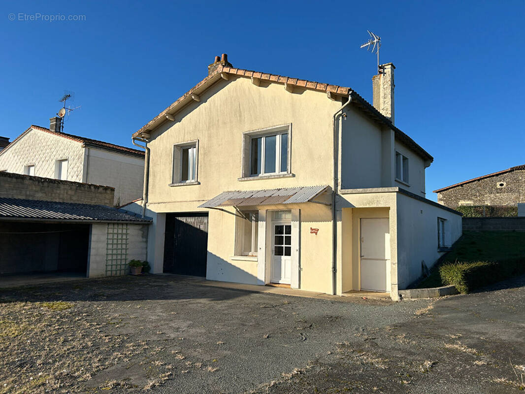 Maison à SAINT-PIERRE-D&#039;EXIDEUIL