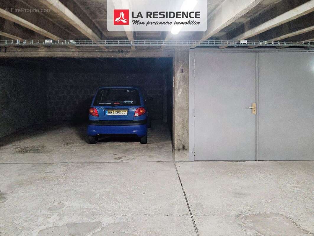 Parking à PARIS-16E