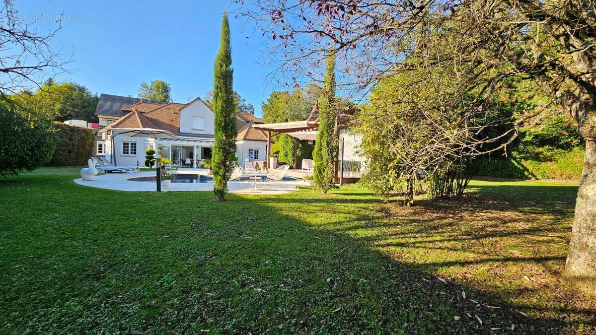 Maison à MISEREY-SALINES