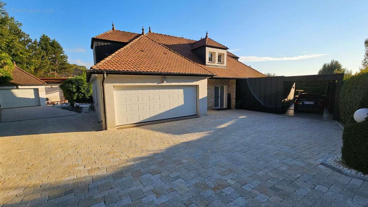 Maison à MISEREY-SALINES