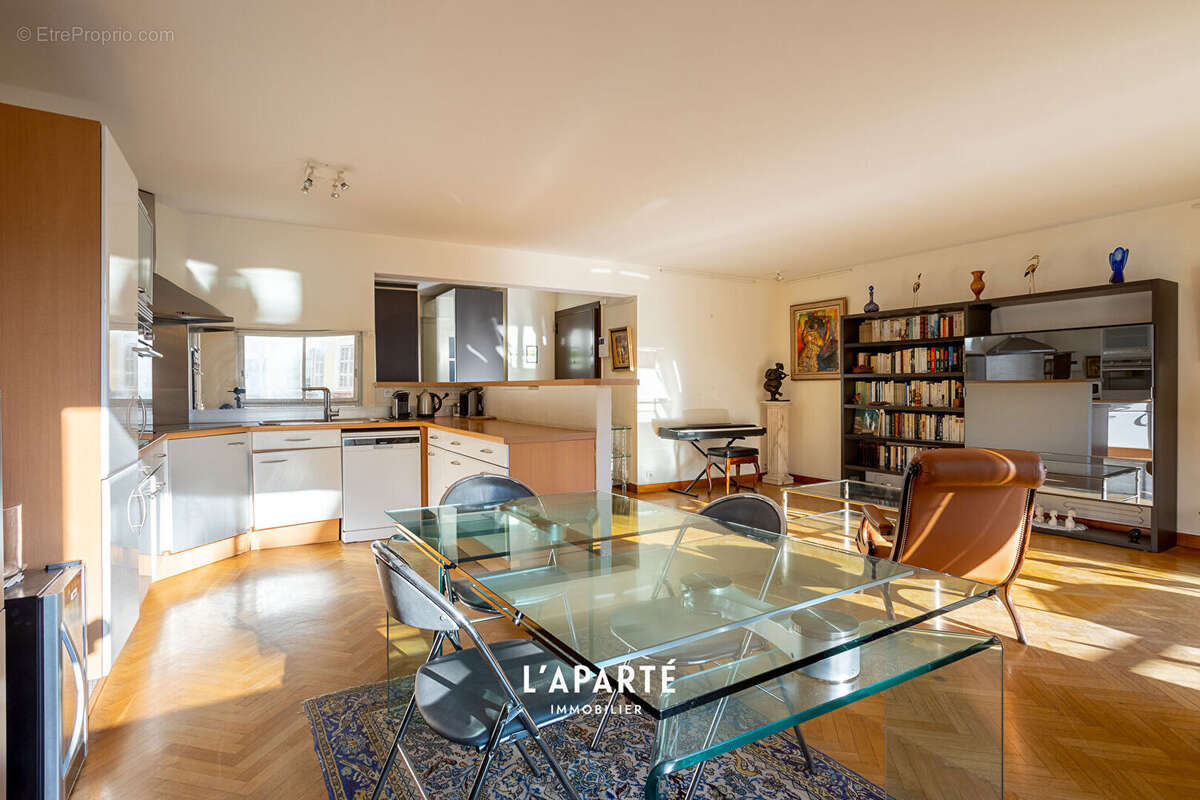 Appartement à MARSEILLE-6E