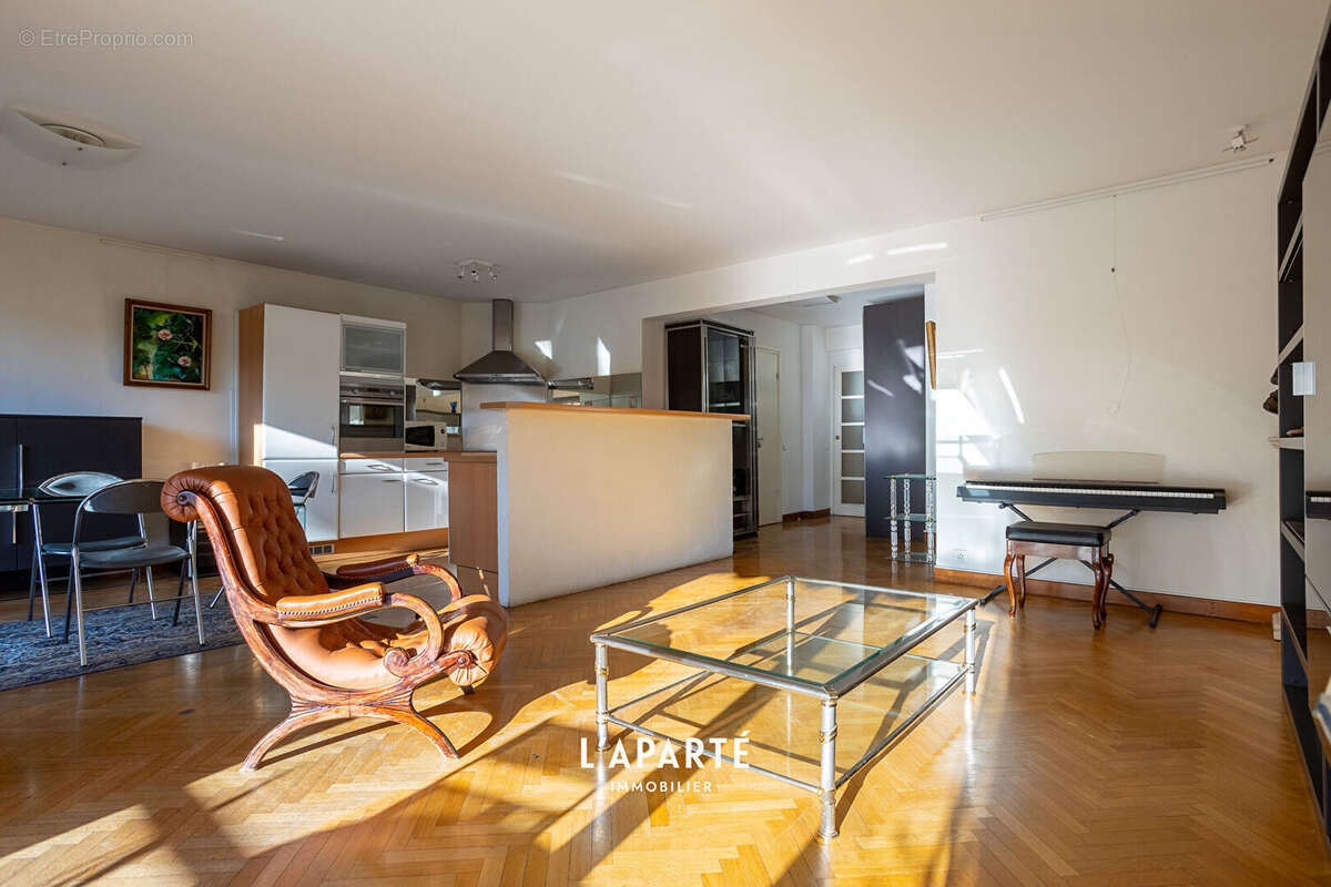 Appartement à MARSEILLE-6E