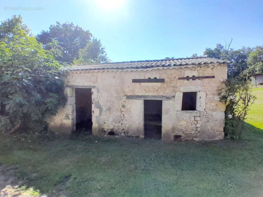 Maison à MONTENDRE