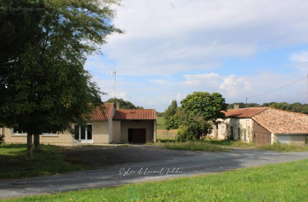 Maison à MONTENDRE