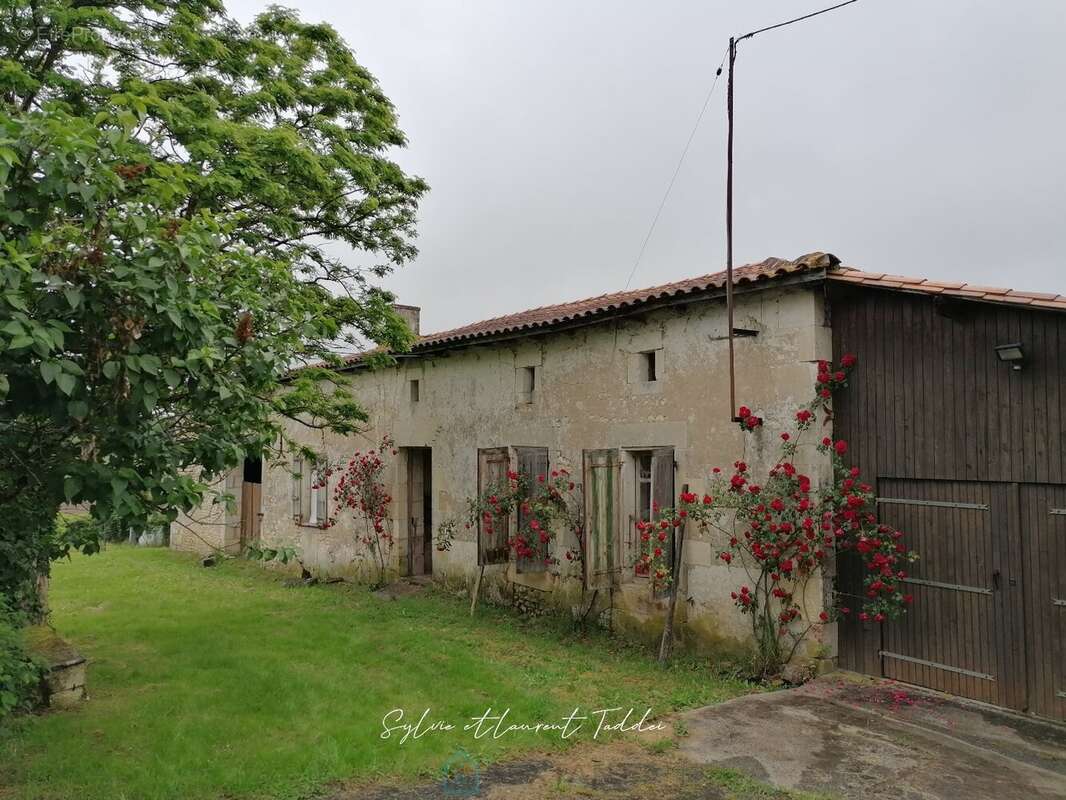 Maison à MONTENDRE