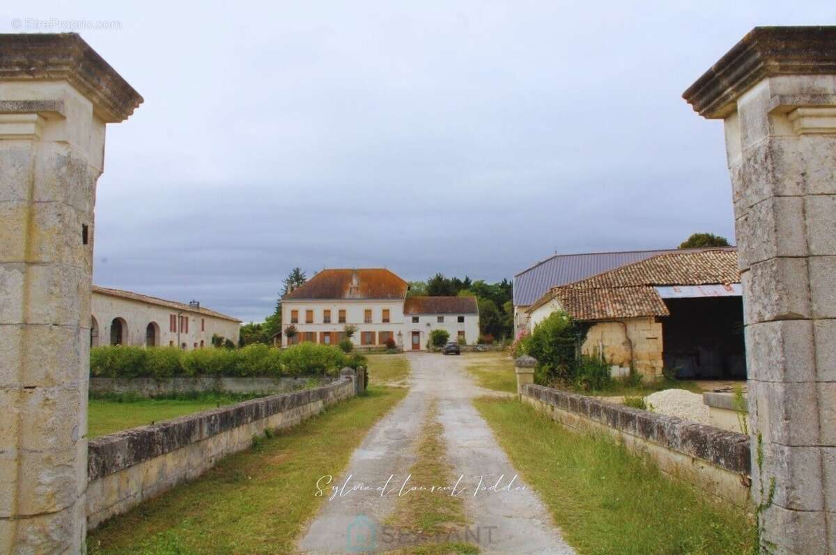 Maison à JONZAC