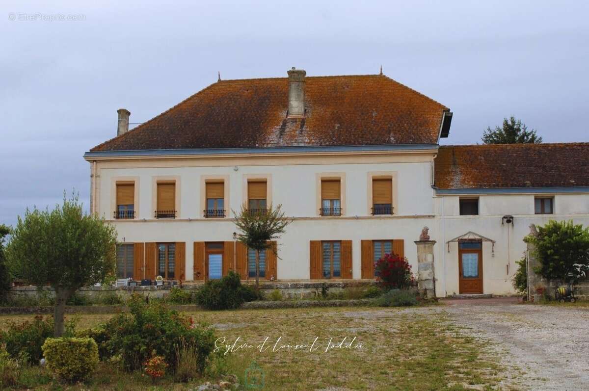 Maison à JONZAC