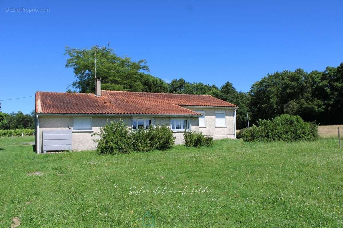 Maison à MONTENDRE