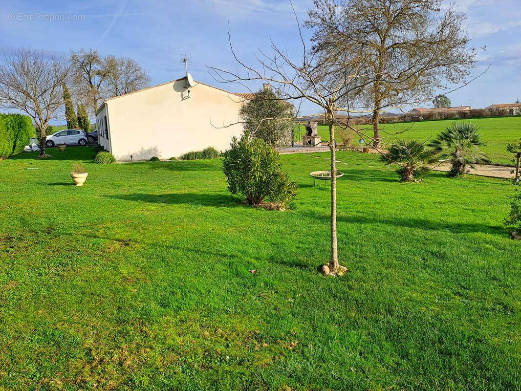 Maison à CHAMPAGNOLLES