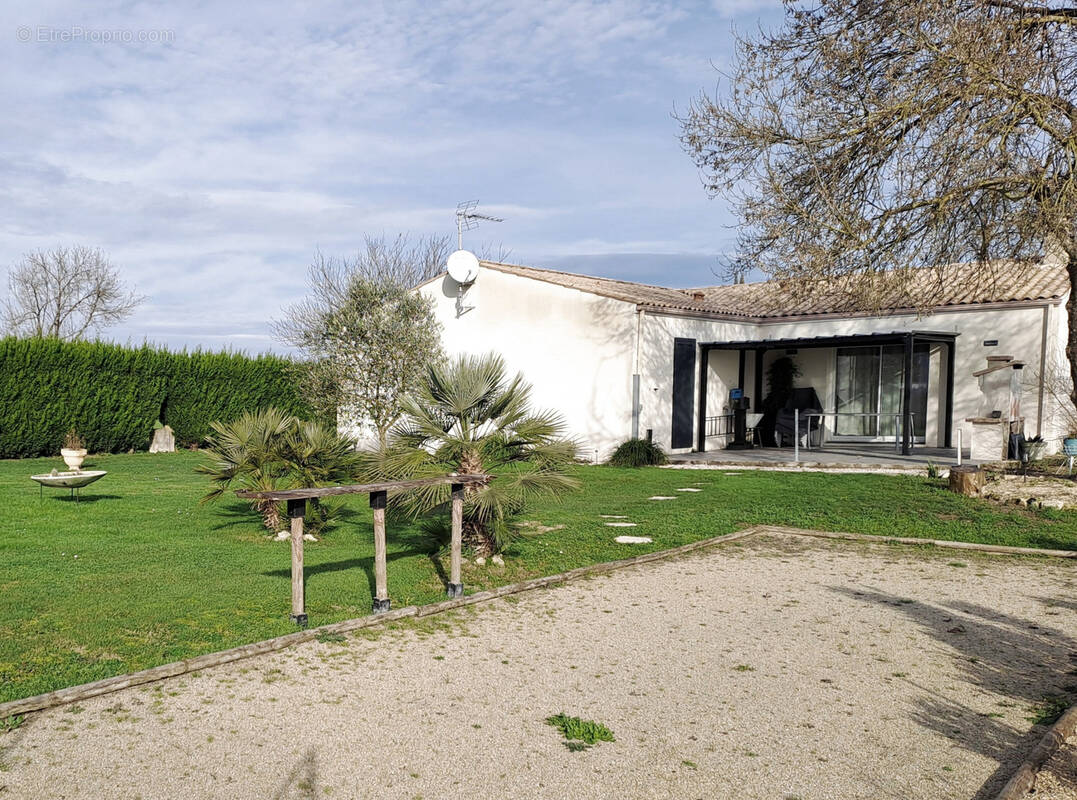 Maison à CHAMPAGNOLLES