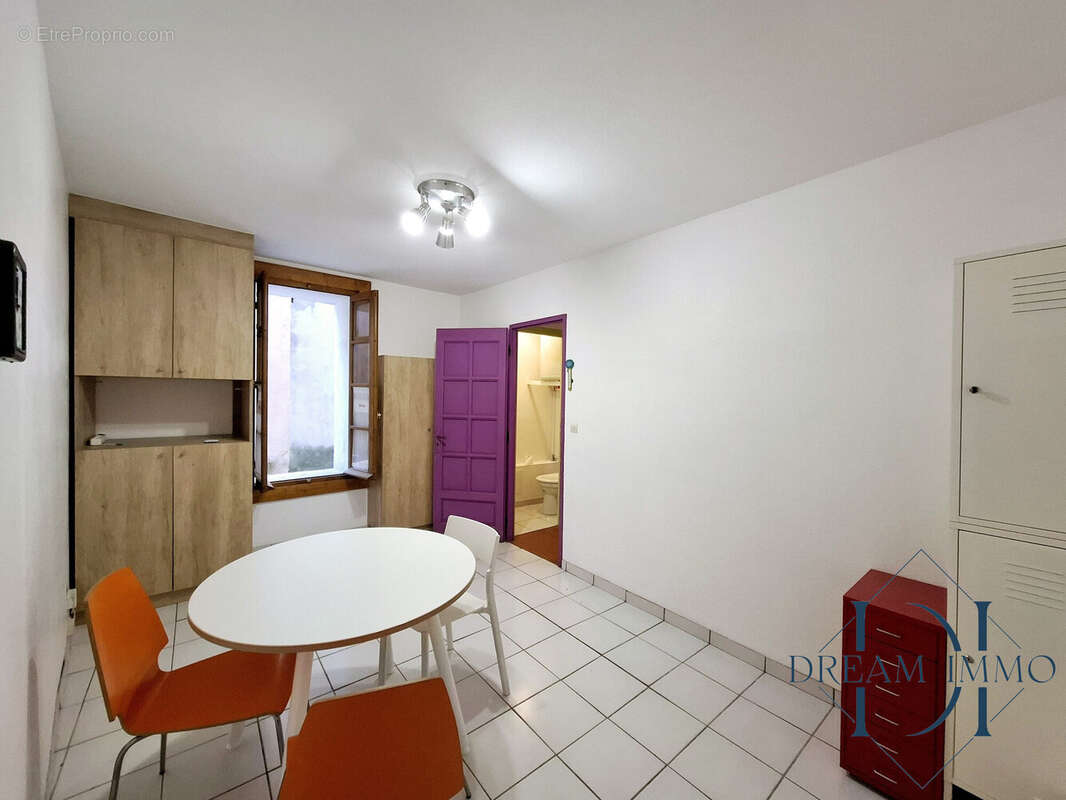 Appartement à POUSSAN