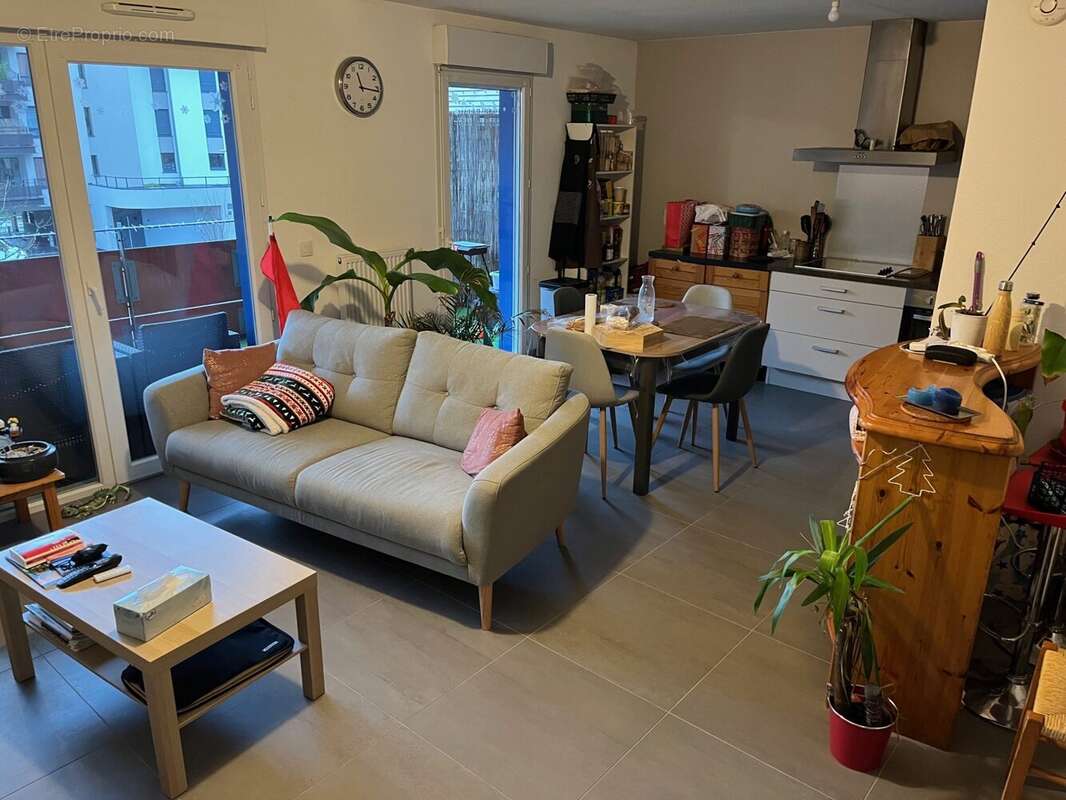 Appartement à CRUSEILLES