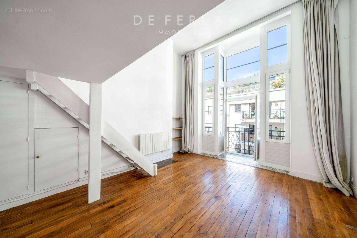 Appartement à PARIS-14E