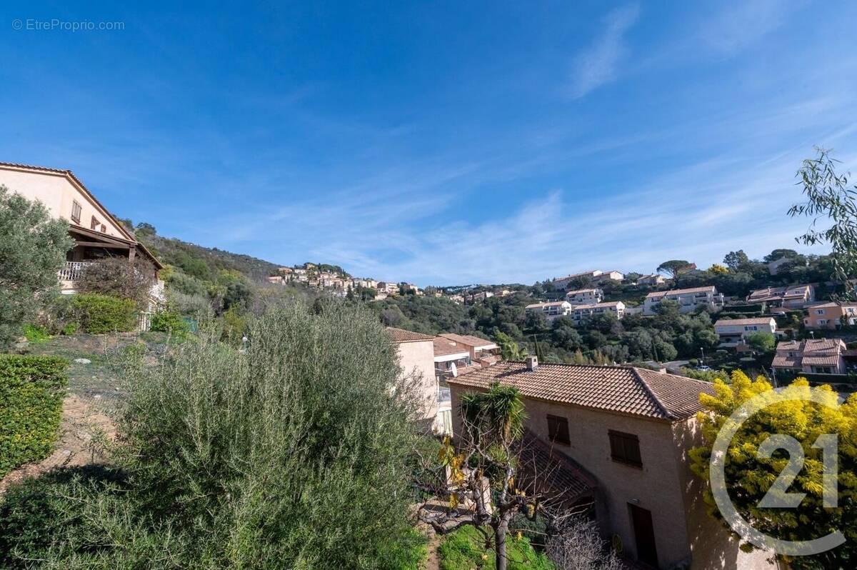 Appartement à BORMES-LES-MIMOSAS