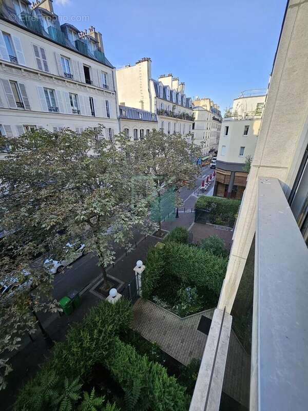 Appartement à PARIS-10E