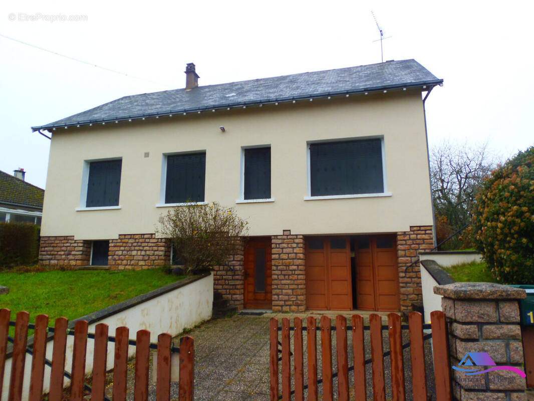 façade avant - Maison à AIGURANDE