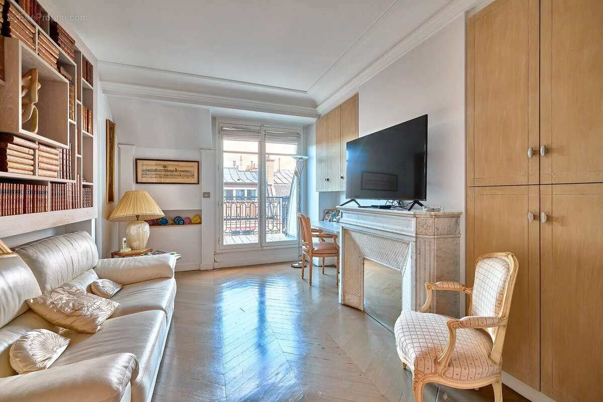 Appartement à PARIS-16E