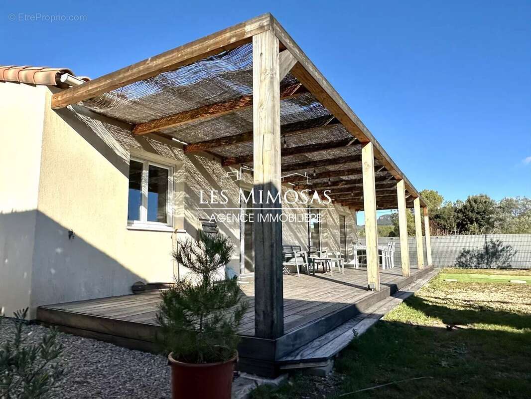 Maison à ROQUEBRUNE-SUR-ARGENS