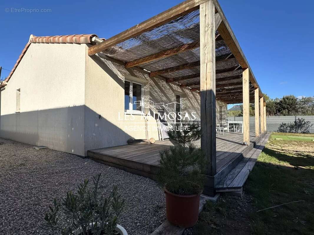 Maison à ROQUEBRUNE-SUR-ARGENS