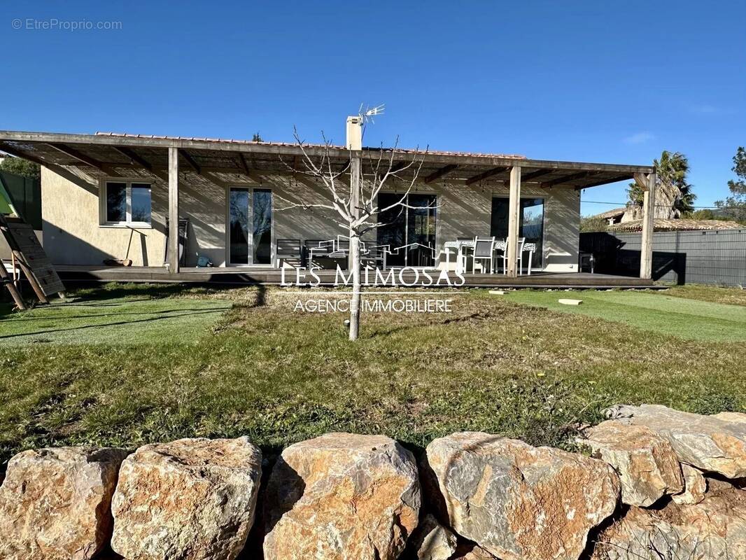 Maison à ROQUEBRUNE-SUR-ARGENS